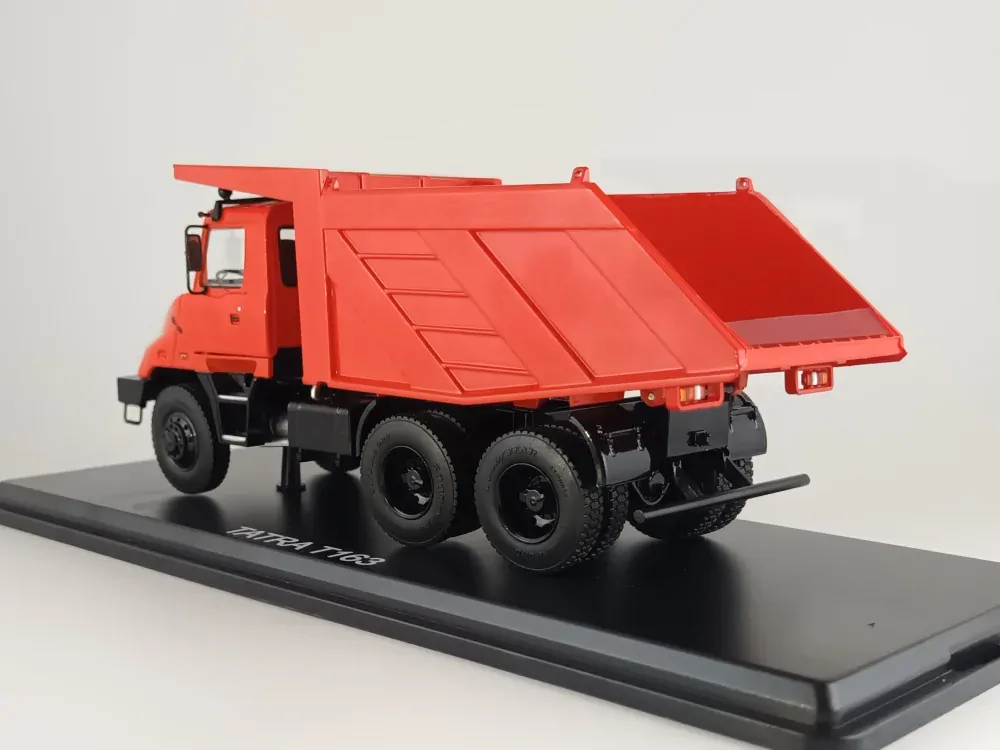 Tatra 815 V26 červená 1:43 SSM