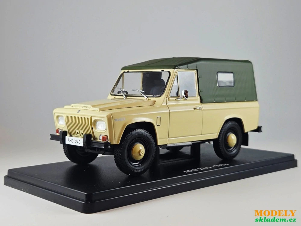 ARO 240 1:24 Hachette