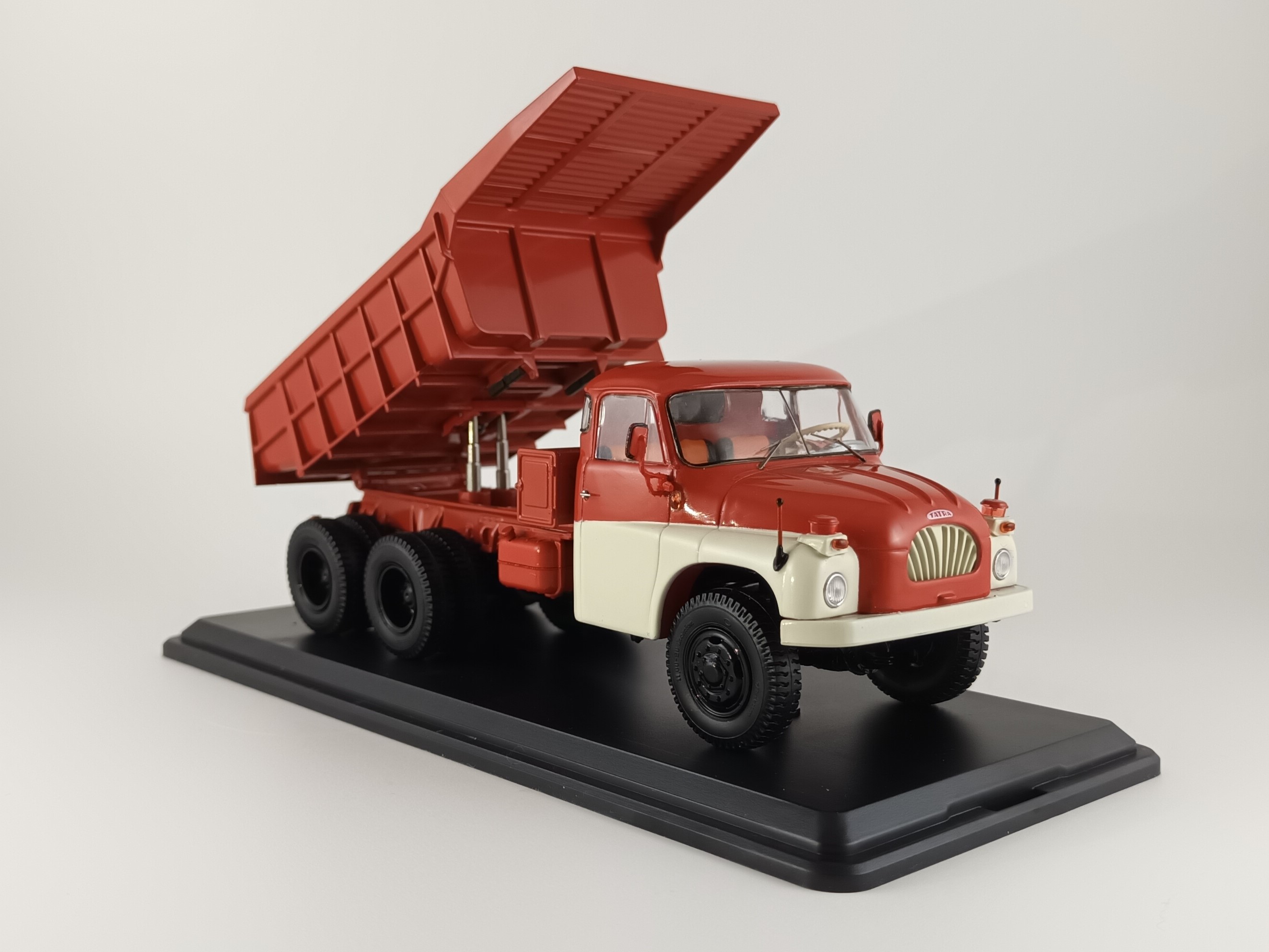 Tatra T138 S1 dumper červenobílý 1:43 SSM