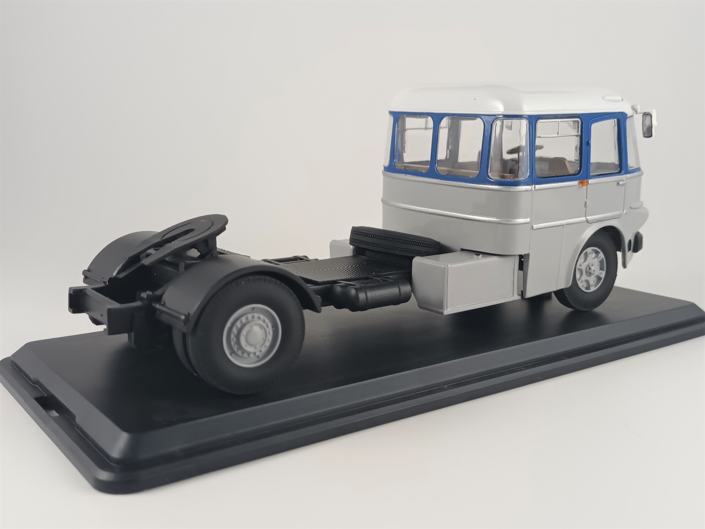 Ikarus 620 tahač 1:43 ModelPro