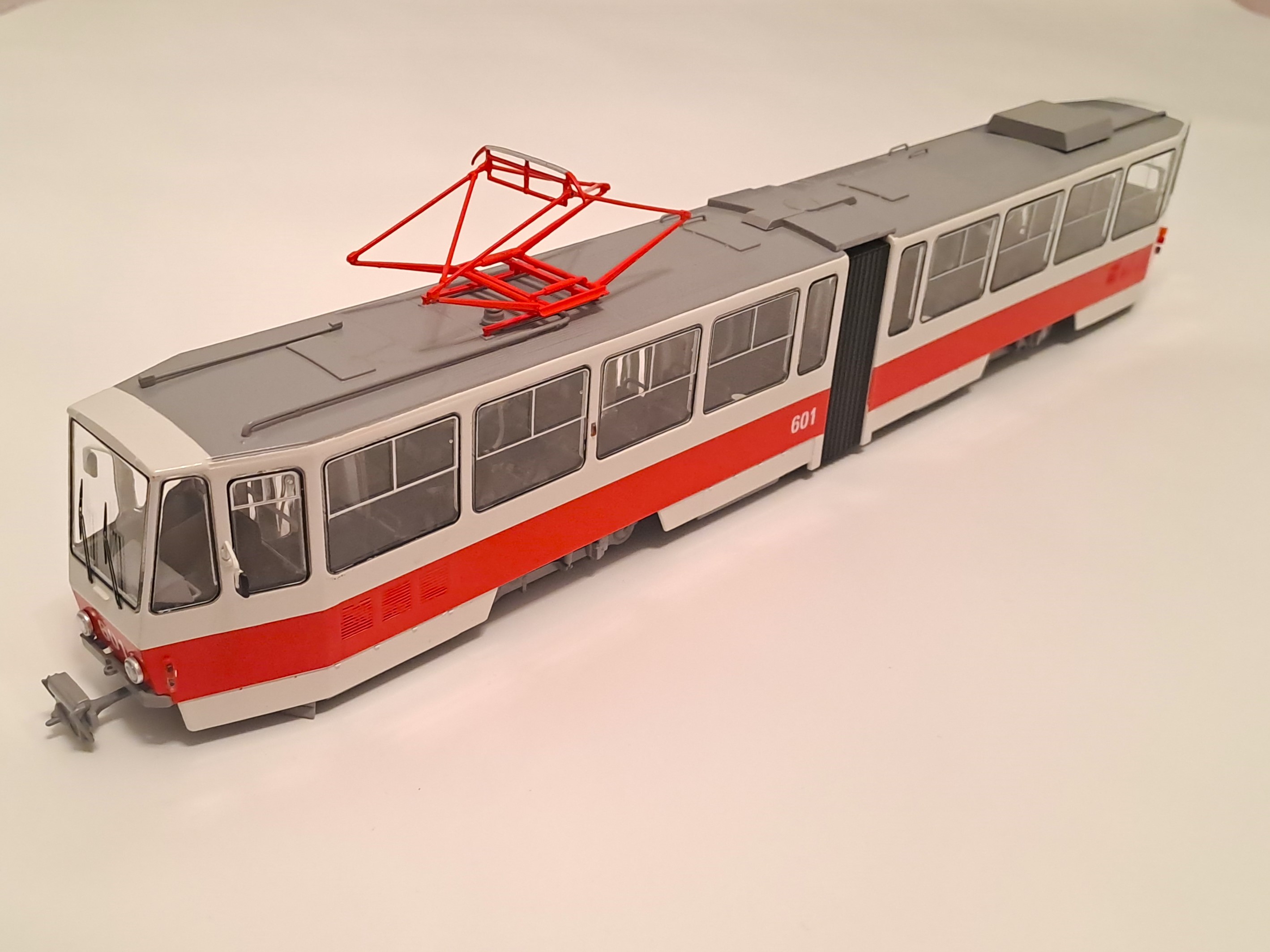 tramvaj KT4 červenobílá 1:43 SSM