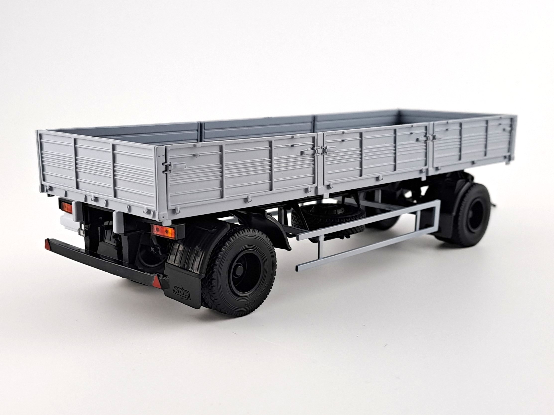 přívěs šedý MAZ-83781 1:43 Auto Historia