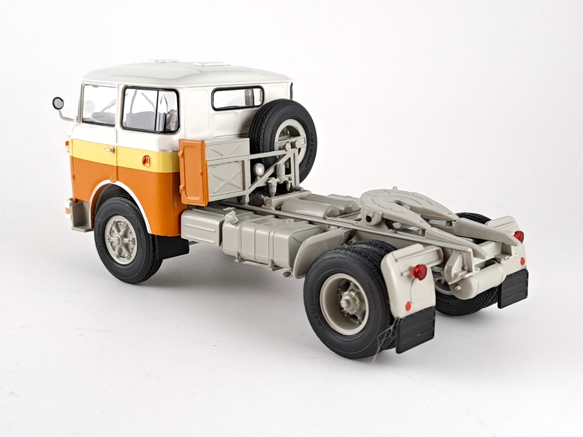 Škoda Liaz 100.05 valník s plachtou oranžový 1:43 Auto Historia