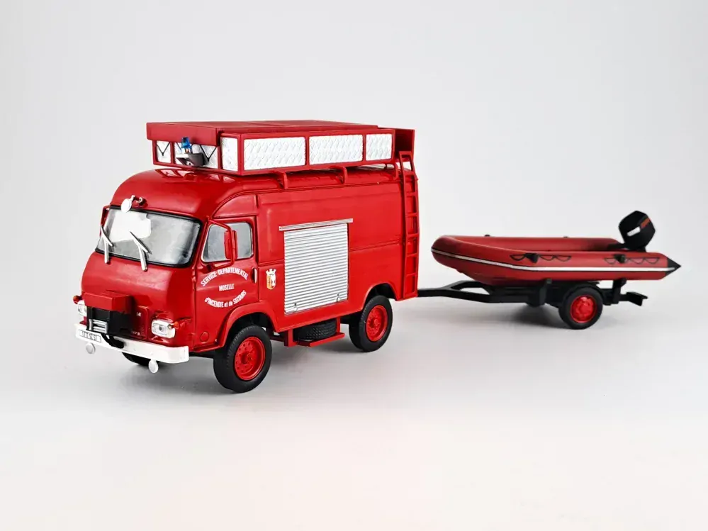 Saviem TP3 hasiči s člunem 1:43 Hachette