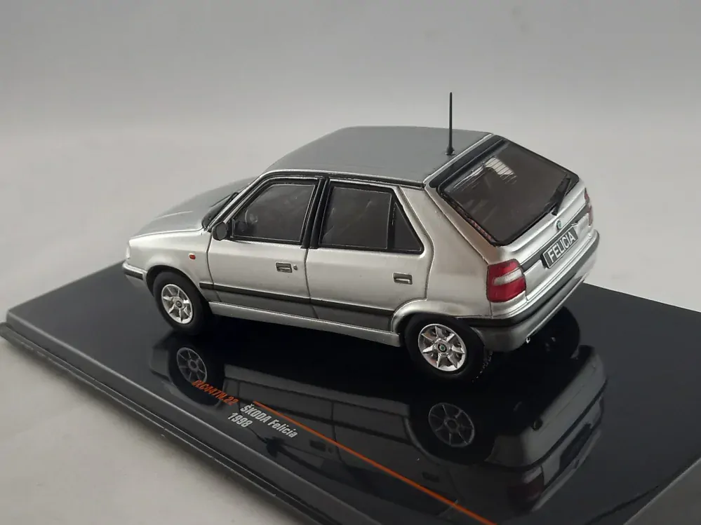 Škoda Felicia 1998 1:43 IXO