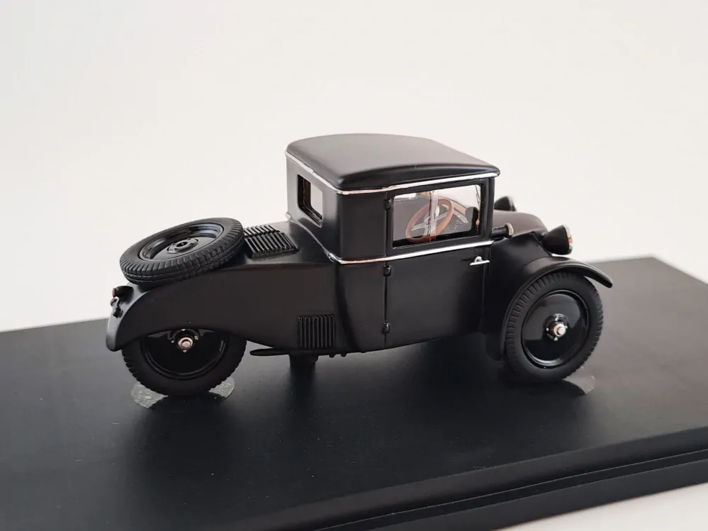 Tatra 49 osobní 1:43 AutoCult