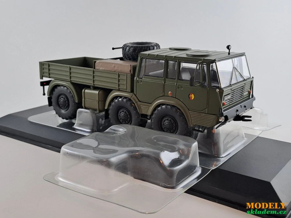 Tatra 813 6x6 NVA 1:43 1:43 IXO