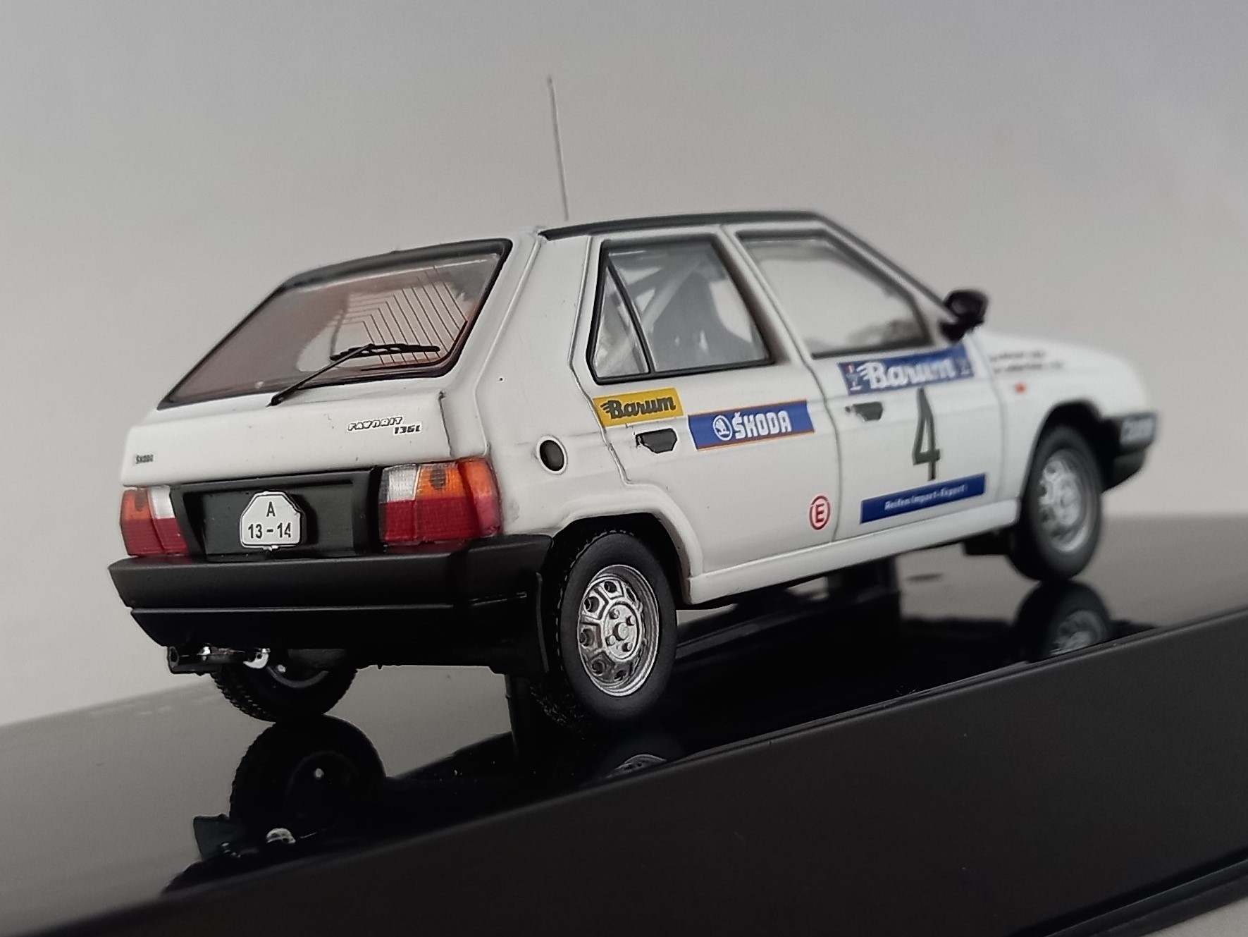 Škoda Favorit 136 L no.4, Křeček, Valašská Zima 1989 1:43 IXO