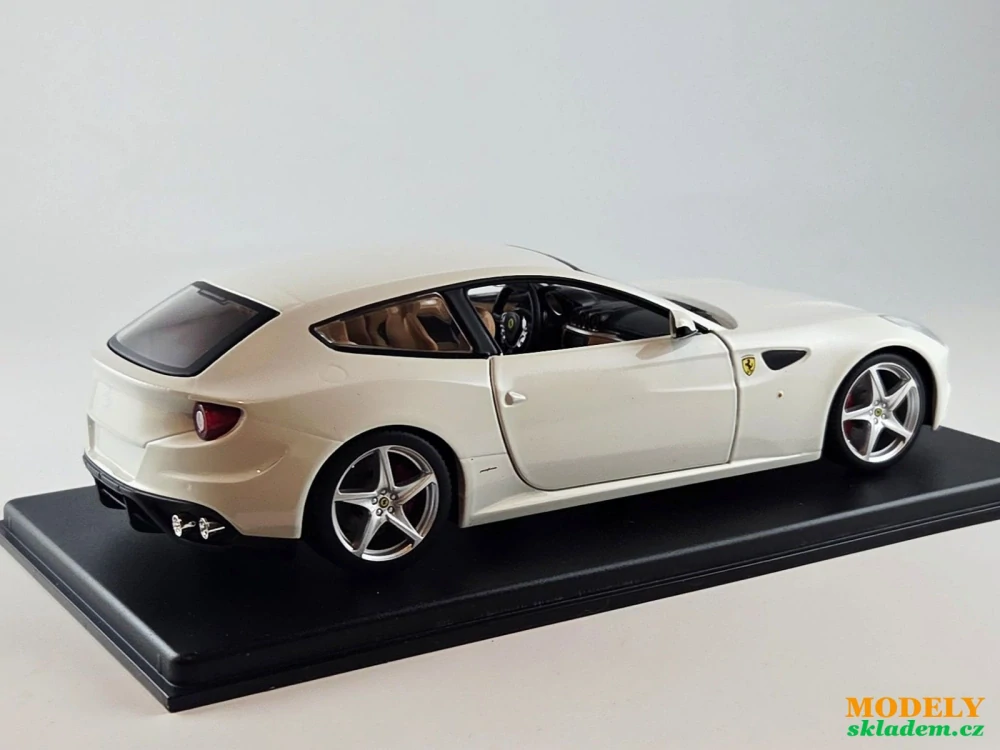 Ferrari FF 1:24 Hachette