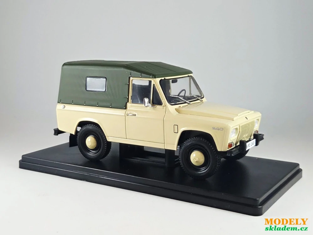 ARO 240 1:24 Hachette