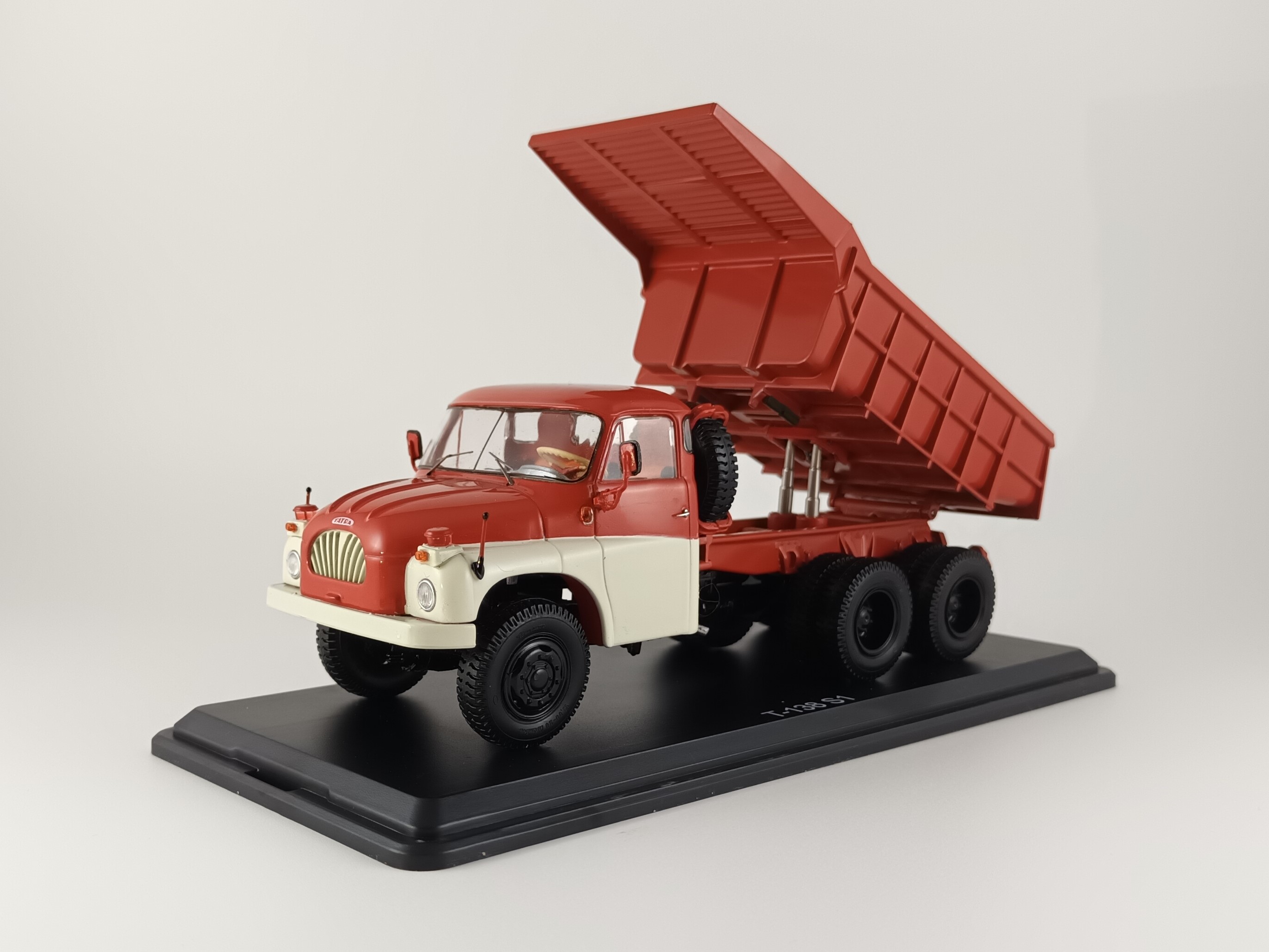 Tatra T138 S1 dumper červenobílý 1:43 SSM