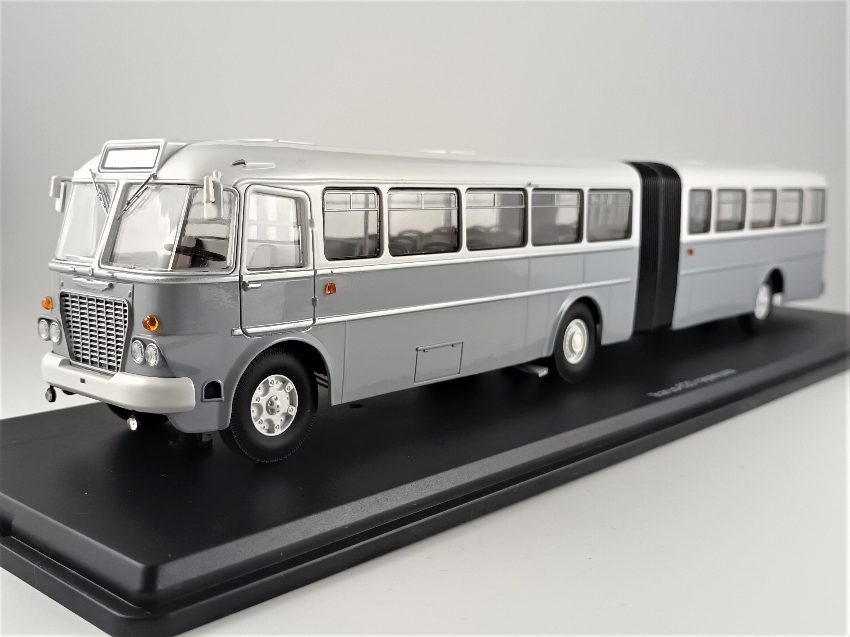 Ikarus 620 kloubový 1:43 ModelPro