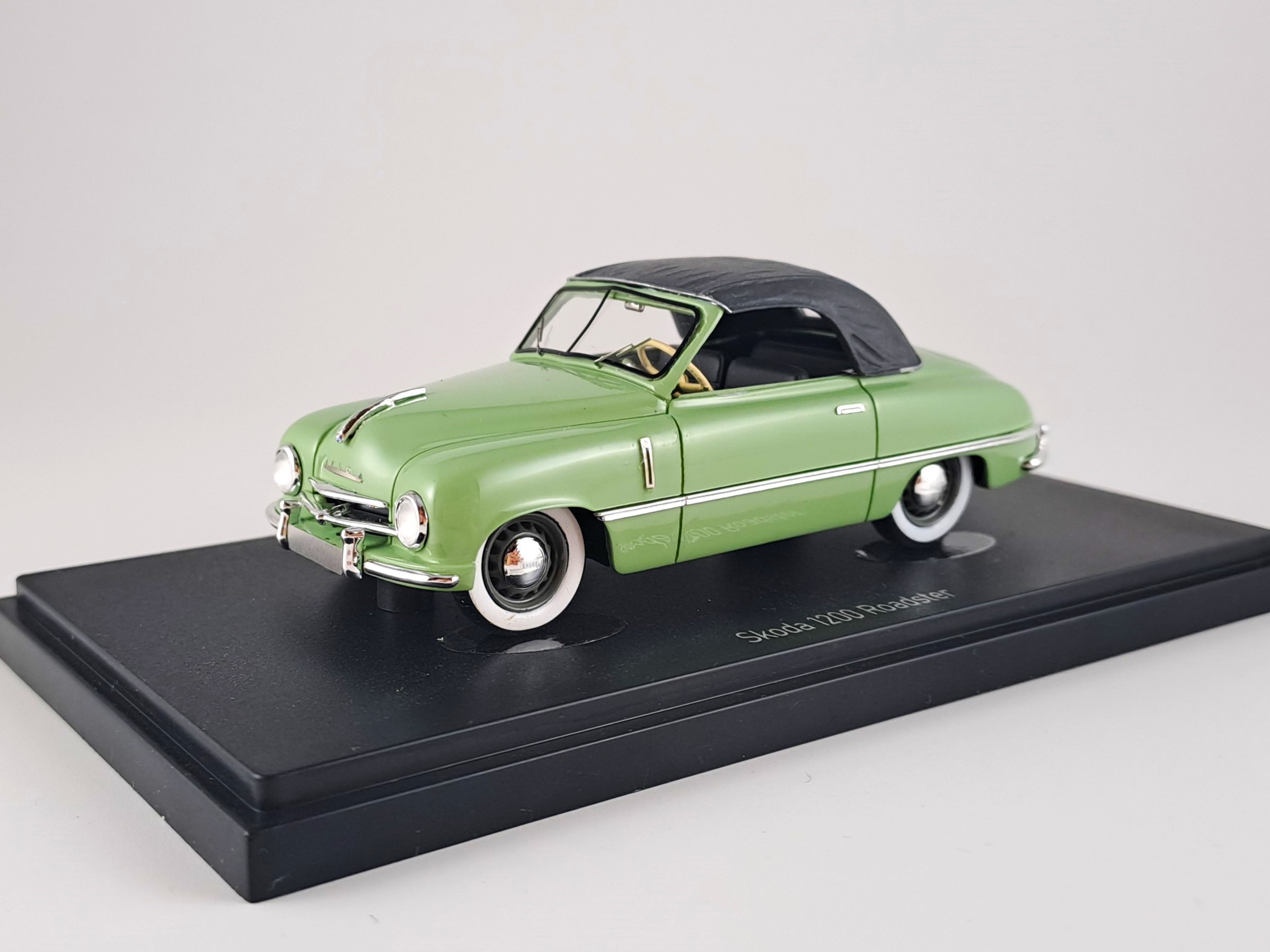 Škoda 1200 roadster closed 1:43 AutoCult