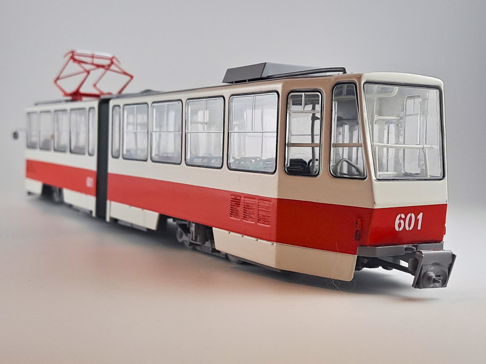 tramvaj KT4 červenobílá 1:43 SSM