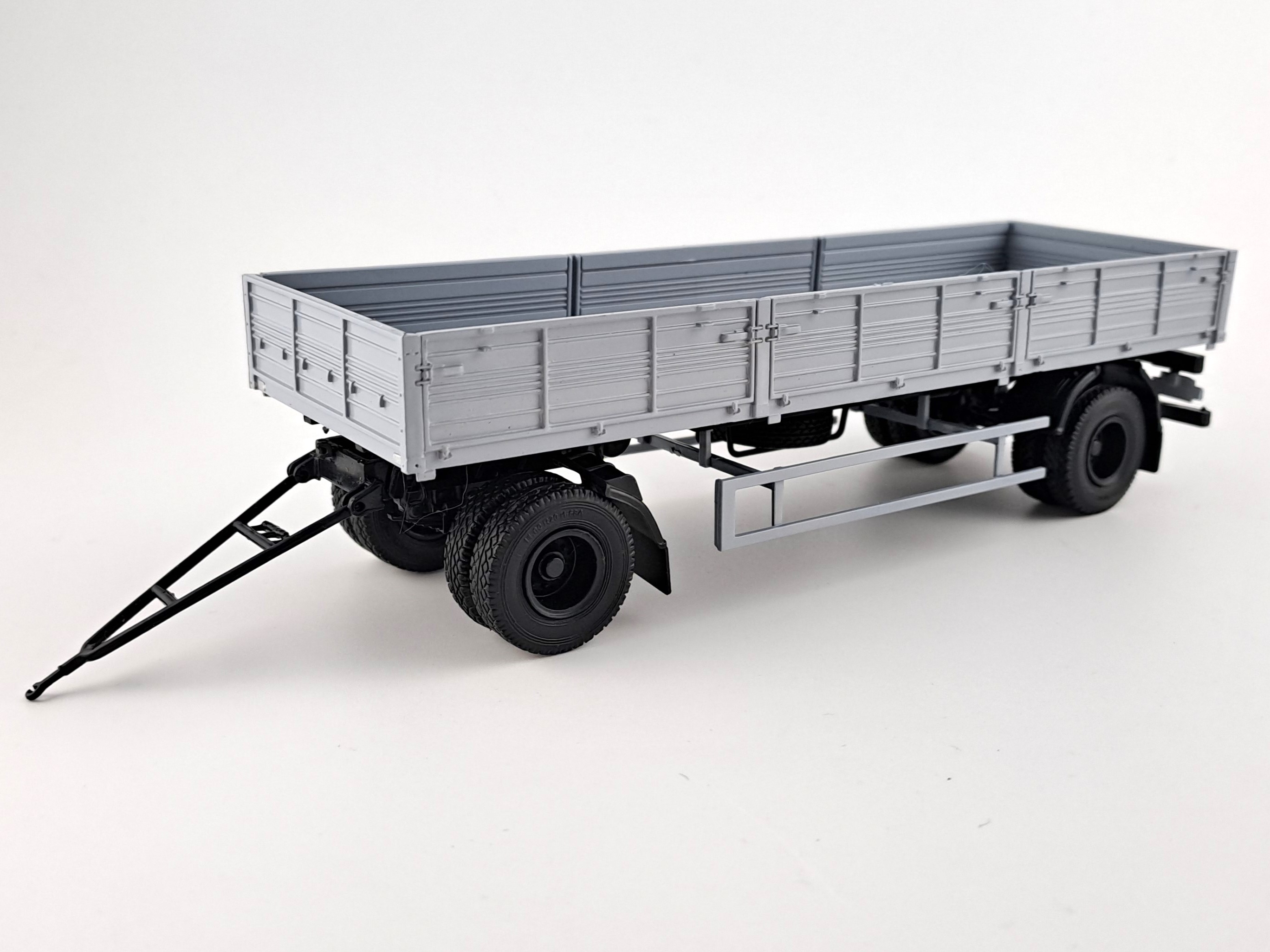 přívěs šedý MAZ-83781 1:43 Auto Historia