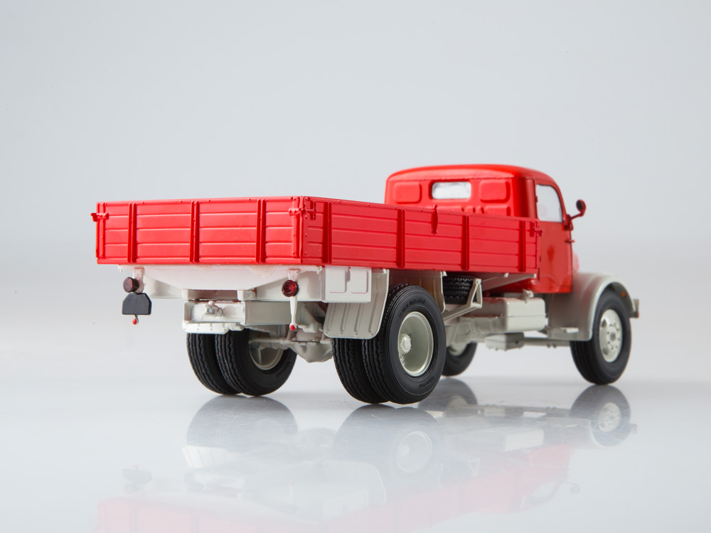 Praga S5T-3 červenobílá 1:43 SSM