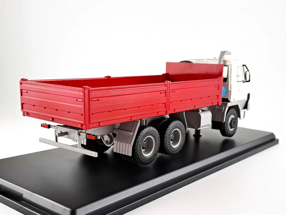 Tatra 815 V26 bílá 1:43 Premium ClassiXXs