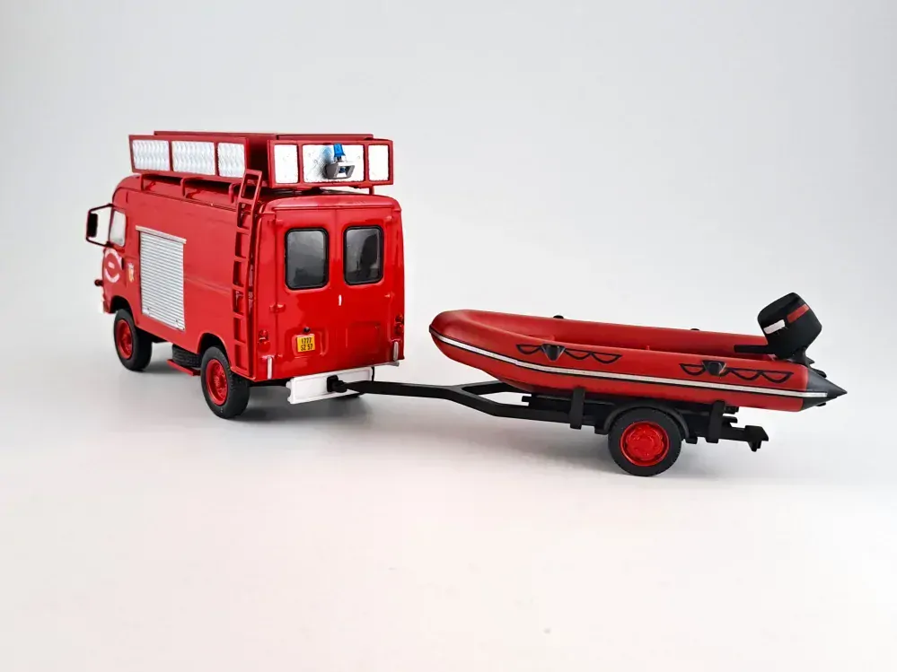 Saviem TP3 hasiči s člunem 1:43 Hachette