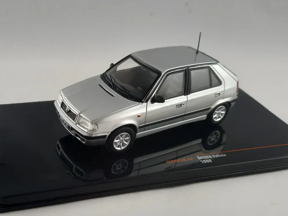 Škoda Felicia 1998 1:43 IXO