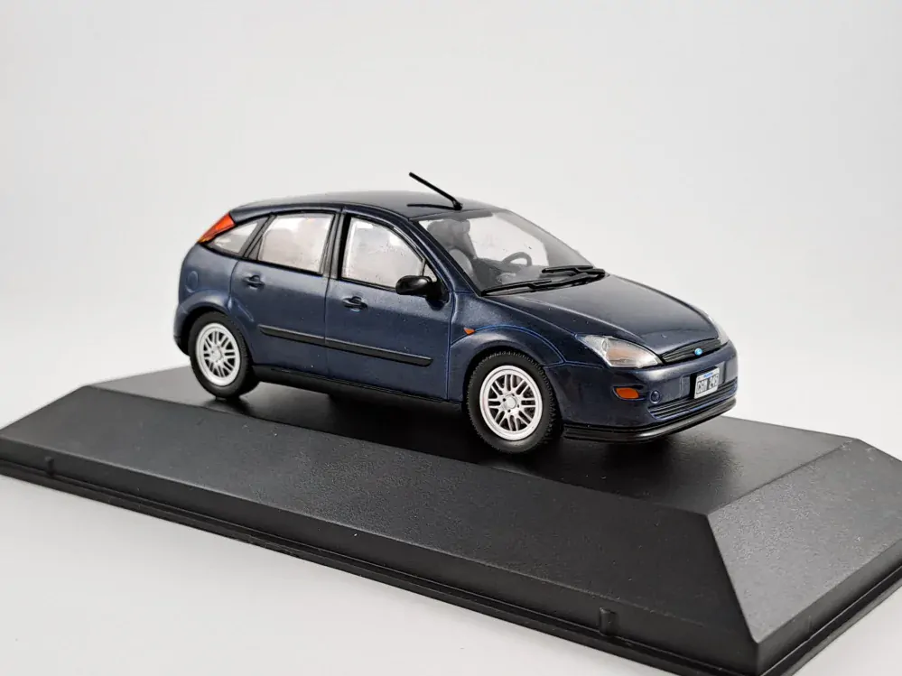 Ford Focus CLX 1998 1:43 Altaya