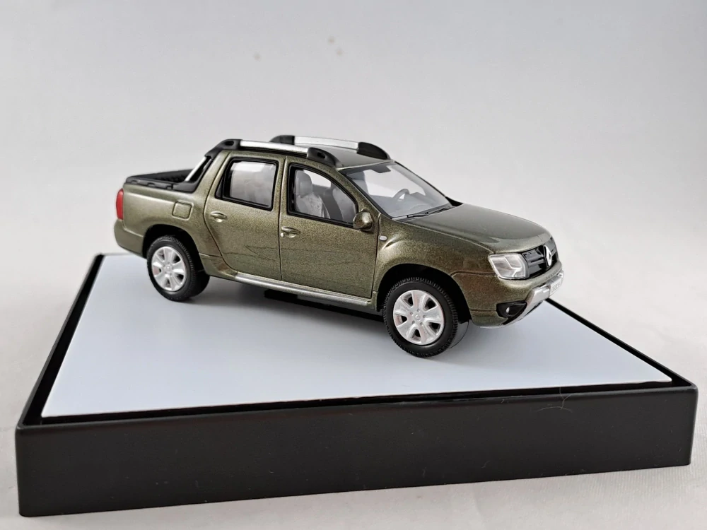 Renault Duster Oroch 1:43 Norev