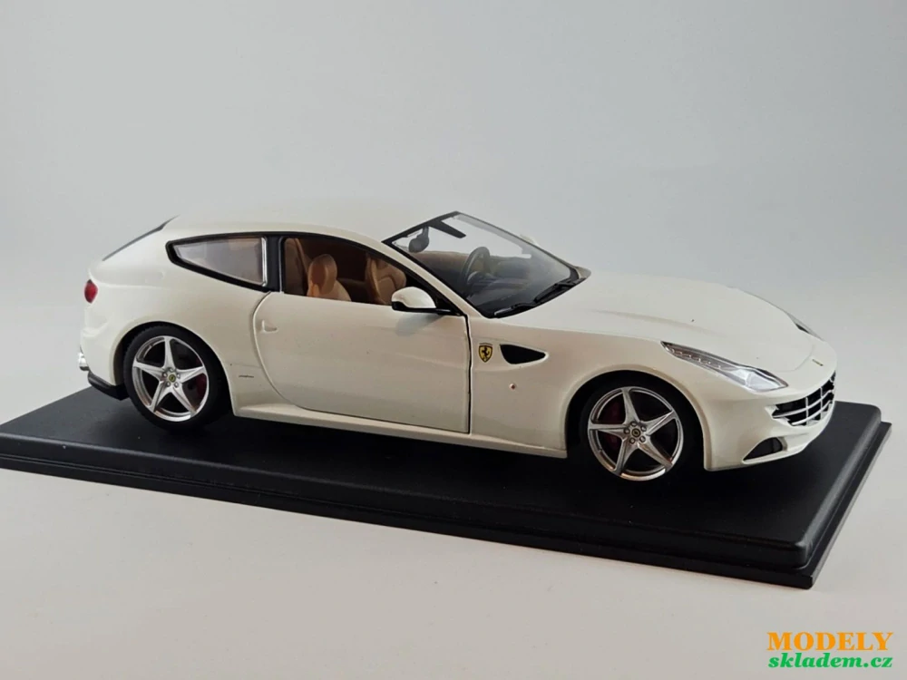 Ferrari FF 1:24 Hachette