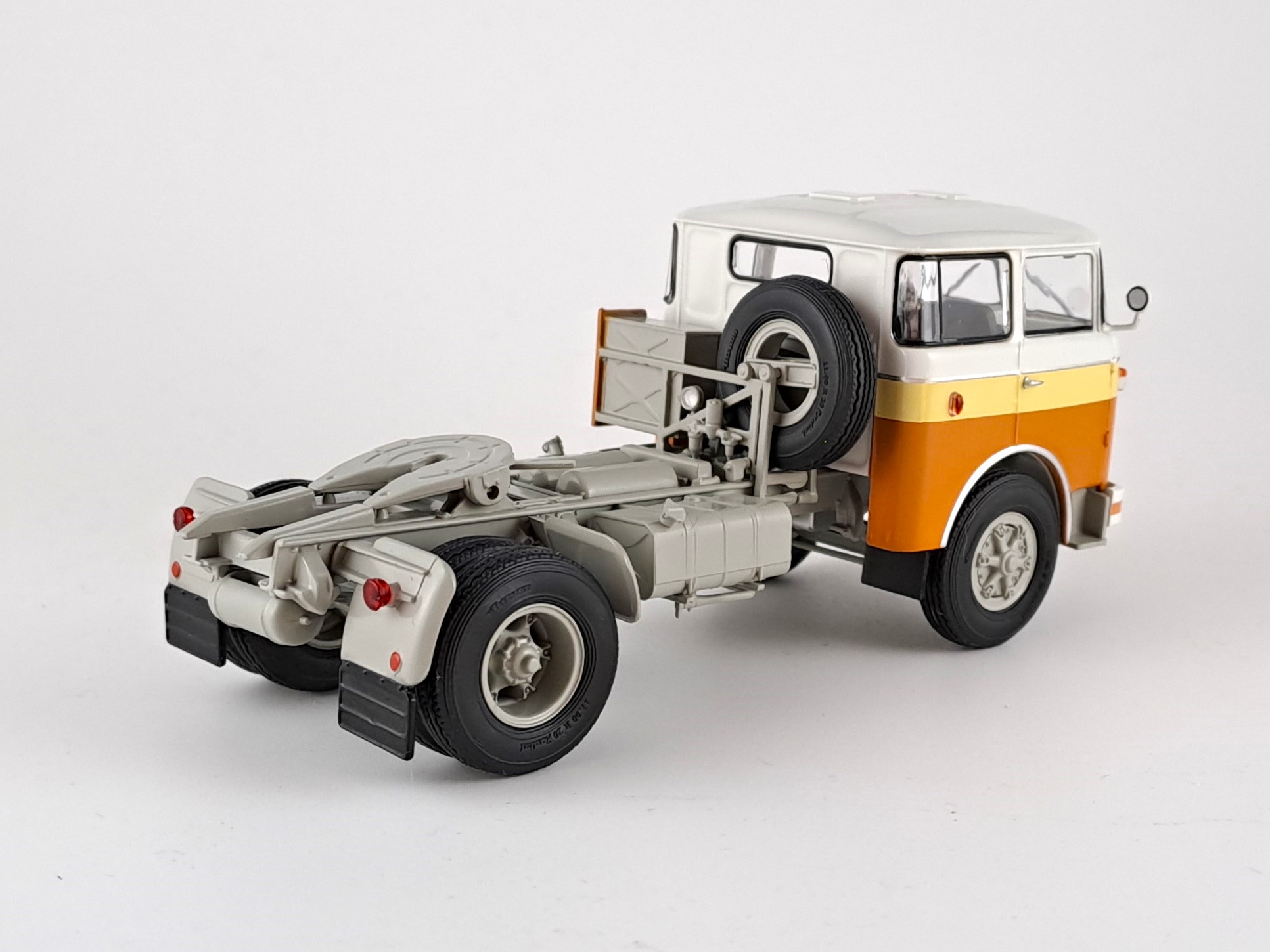 Škoda Liaz 100.05 valník s plachtou oranžový 1:43 Auto Historia