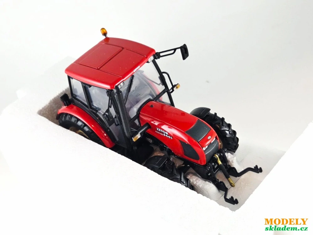 Zetor Proxima 8441 1:32 Universal Hobbies