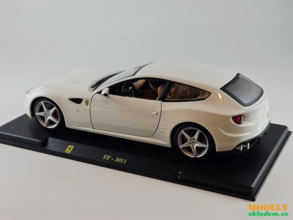 Ferrari FF 1:24 Hachette