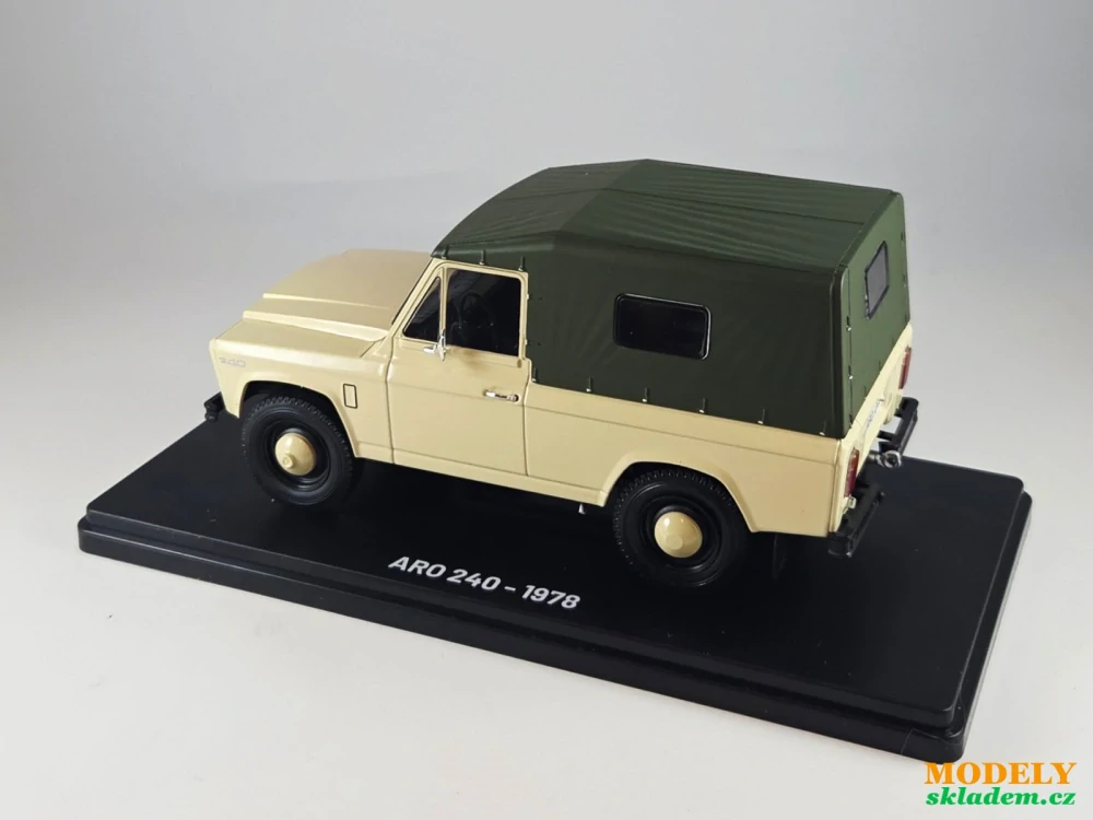 ARO 240 1:24 Hachette