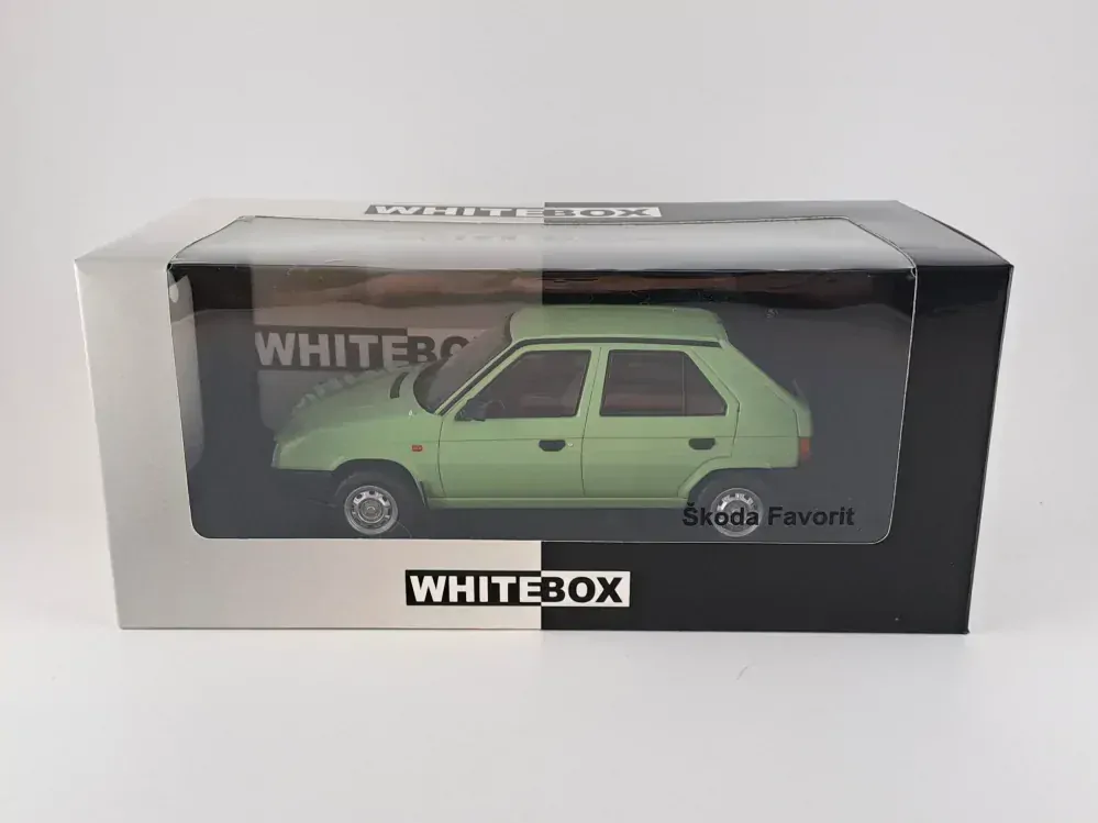Škoda Favorit zelená 1:24 Whitebox