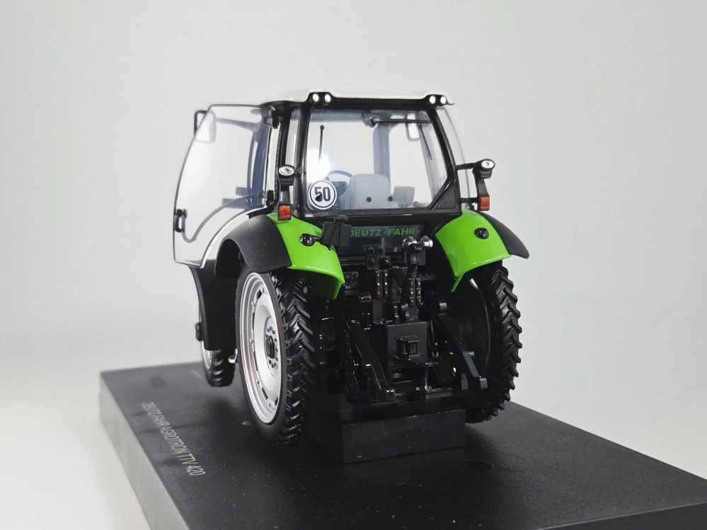 Deutz-Fahr Agrotron TTV 420 1:32 Universal Hobbies